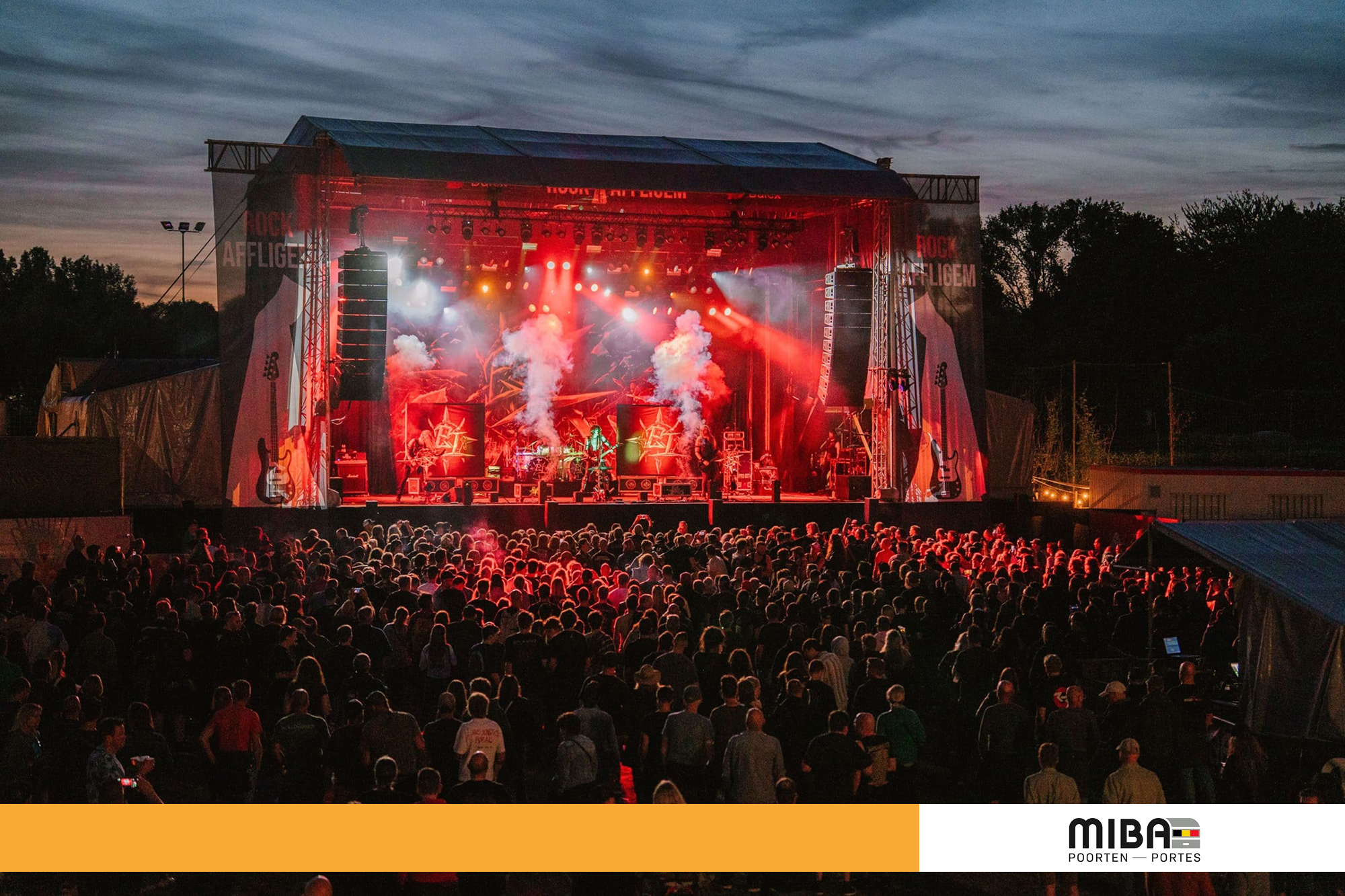 Tehnicieni de acces ziua, festivalieri noaptea